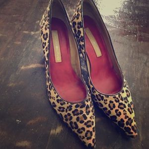 Leopard print pumps